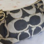 Vintage Y2K Coach Lurex Poppy Gold Hardware Small Shoulder Bag🌺🩷 - Image 4