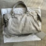 Preowned Authentic balenciaga city bag light 🥬🎄 - Image 4