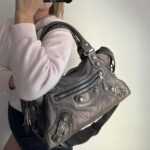 Preowned Authentic balenciaga city bag giant in faded grey🪻🍃 - Image 3