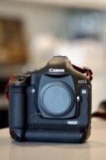 Canon EOS 1Ds Mark III 21MP Professional DSLR - Image 3
